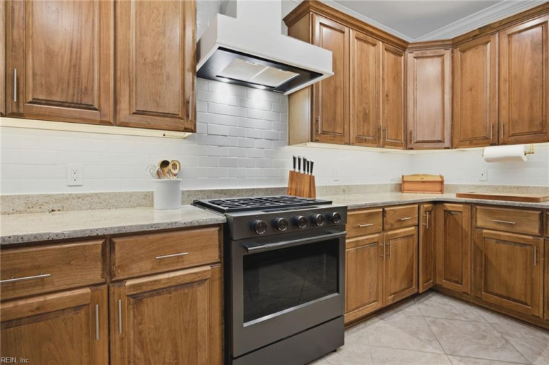 Photo 10 of 46 residential for sale in Chesapeake virginia