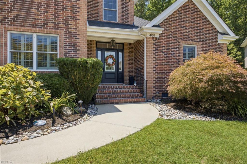 Photo 2 of 46 residential for sale in Chesapeake virginia