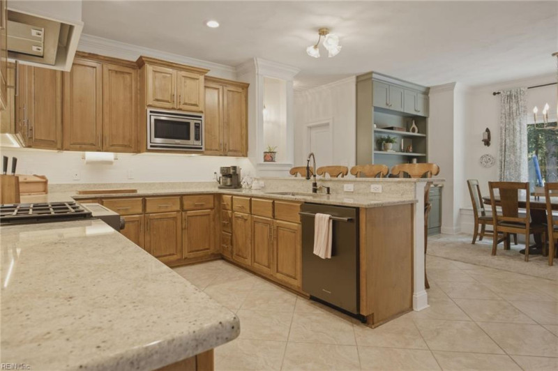 Photo 7 of 46 residential for sale in Chesapeake virginia