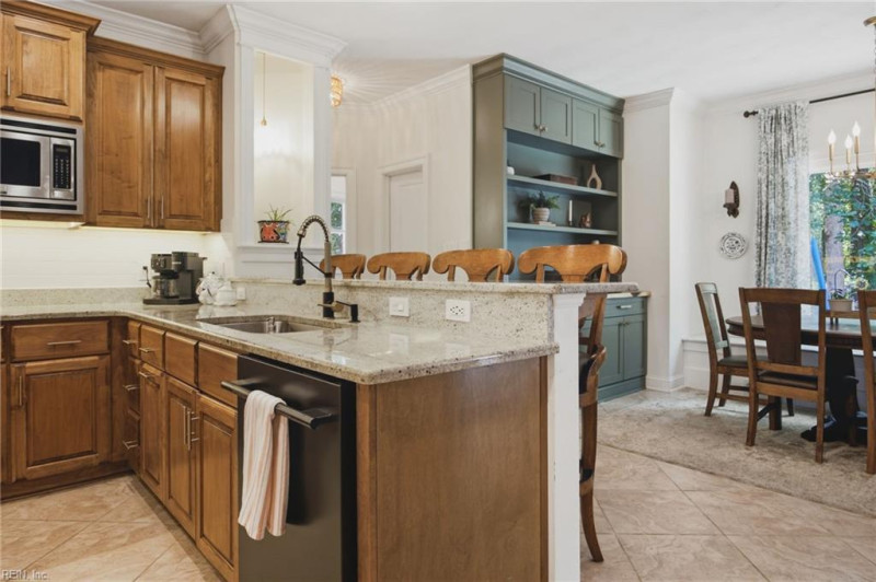 Photo 8 of 46 residential for sale in Chesapeake virginia