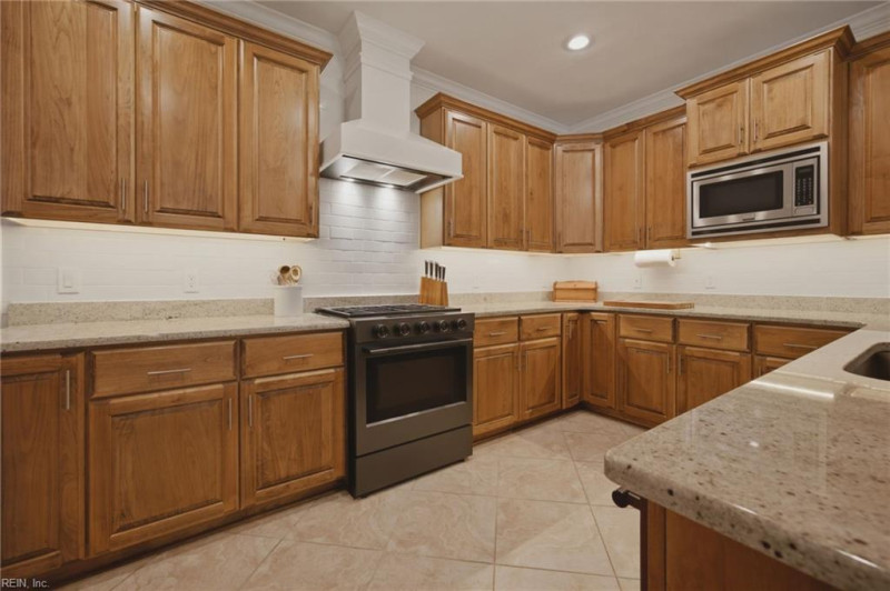 Photo 9 of 46 residential for sale in Chesapeake virginia
