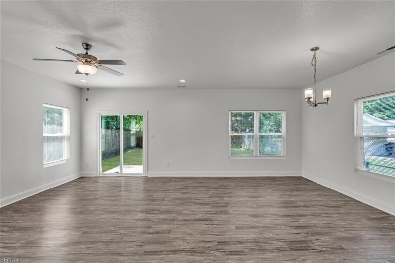 Photo 11 of 50 residential for sale in Portsmouth virginia