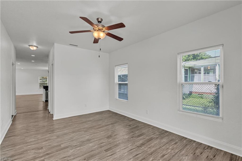 Photo 13 of 50 residential for sale in Portsmouth virginia