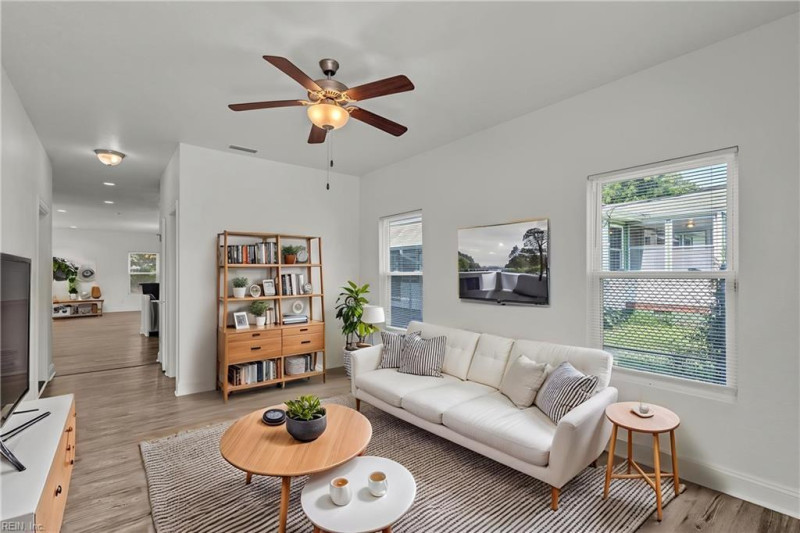 Photo 14 of 50 residential for sale in Portsmouth virginia