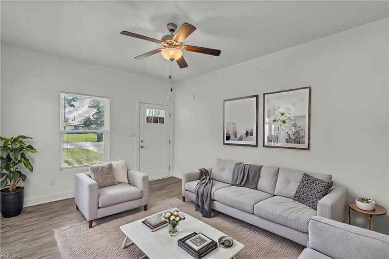 Photo 16 of 50 residential for sale in Portsmouth virginia