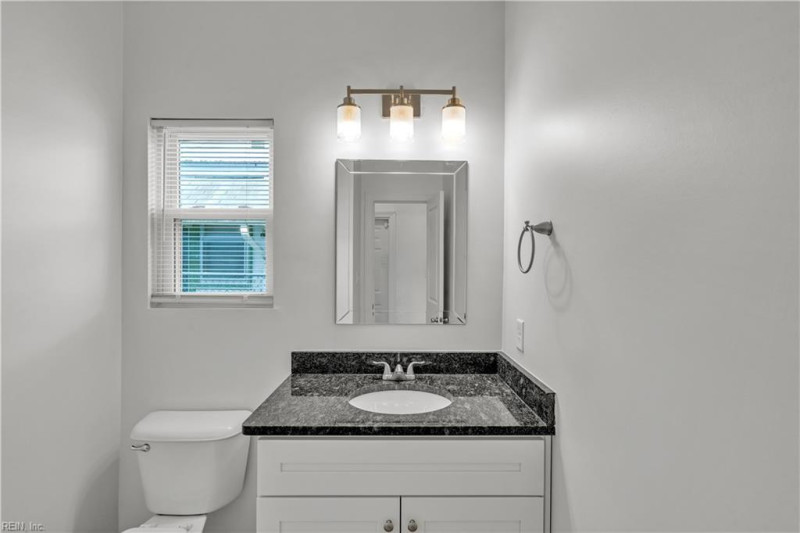 Photo 17 of 50 residential for sale in Portsmouth virginia