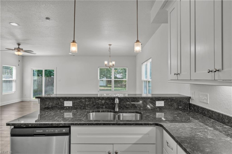 Photo 21 of 50 residential for sale in Portsmouth virginia