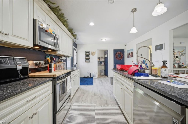 Photo 13 of 32 residential for sale in Norfolk virginia