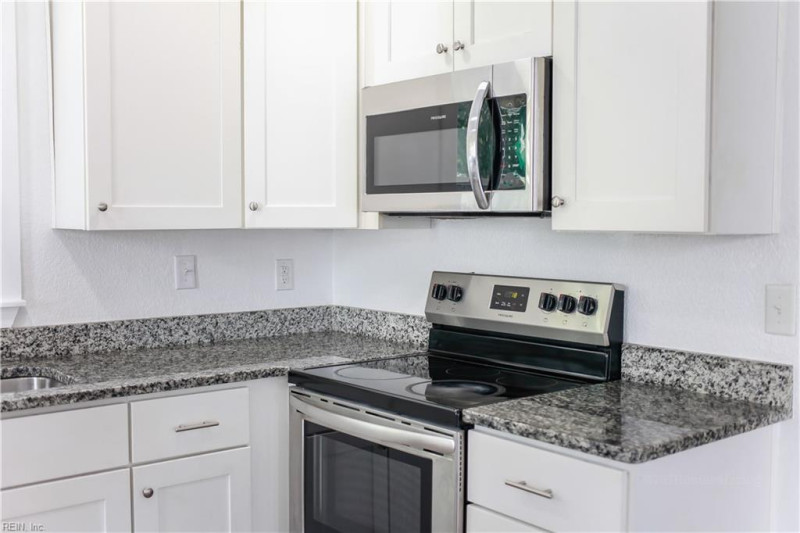 Photo 12 of 37 residential for sale in Portsmouth virginia