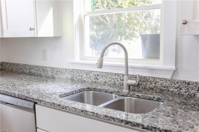 Photo 15 of 37 residential for sale in Portsmouth virginia