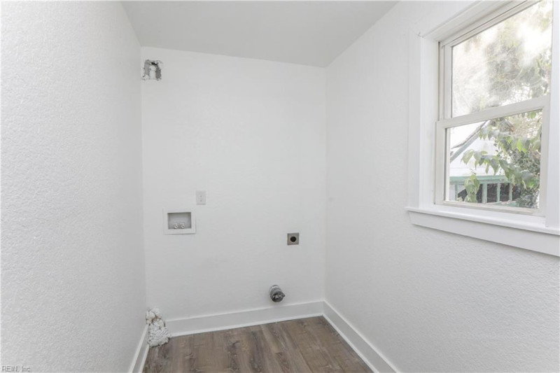 Photo 16 of 37 residential for sale in Portsmouth virginia