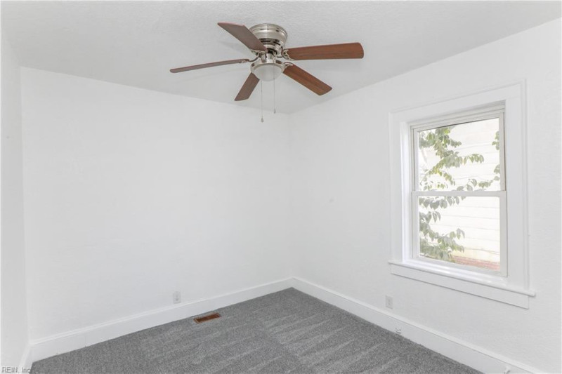 Photo 19 of 37 residential for sale in Portsmouth virginia