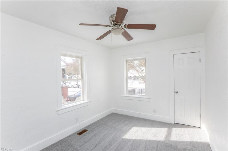 Photo 22 of 37 residential for sale in Portsmouth virginia