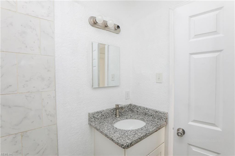 Photo 27 of 37 residential for sale in Portsmouth virginia