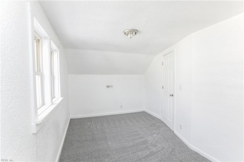 Photo 29 of 37 residential for sale in Portsmouth virginia
