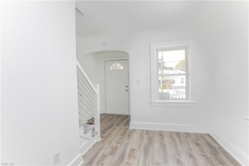 Photo 3 of 37 residential for sale in Portsmouth virginia