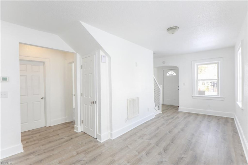 Photo 4 of 37 residential for sale in Portsmouth virginia