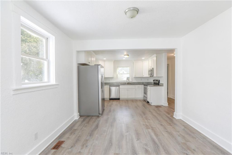 Photo 7 of 37 residential for sale in Portsmouth virginia