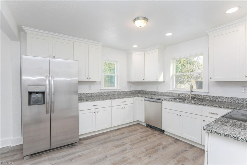 Photo 8 of 37 residential for sale in Portsmouth virginia