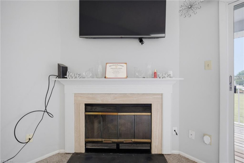 Photo 5 of 30 residential for sale in Virginia Beach virginia