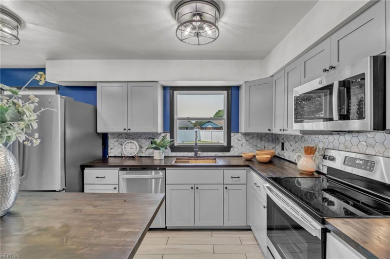 Photo 10 of 48 residential for sale in Portsmouth virginia