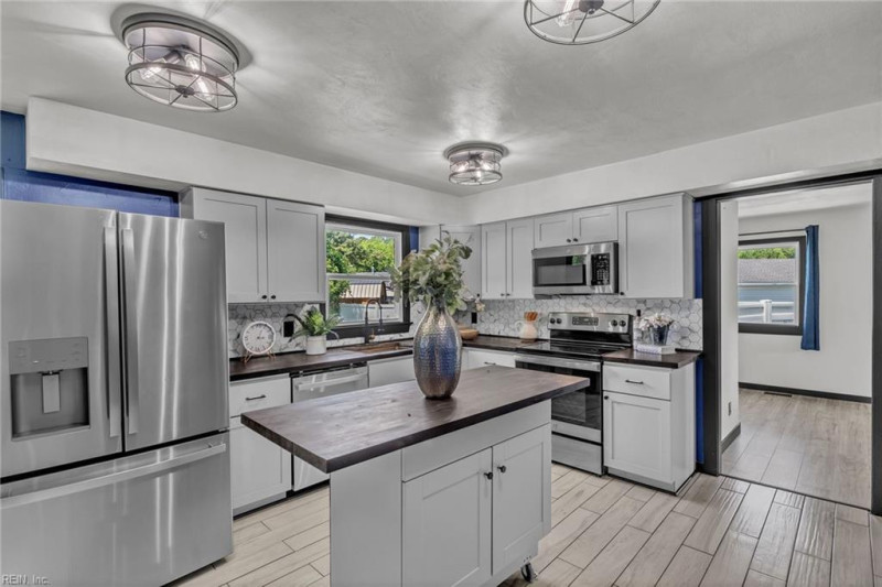Photo 11 of 48 residential for sale in Portsmouth virginia