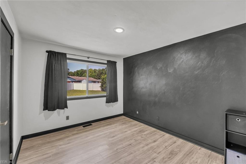 Photo 13 of 48 residential for sale in Portsmouth virginia