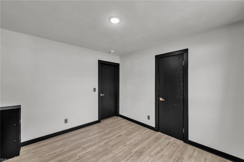 Photo 17 of 48 residential for sale in Portsmouth virginia