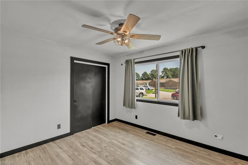Photo 20 of 48 residential for sale in Portsmouth virginia