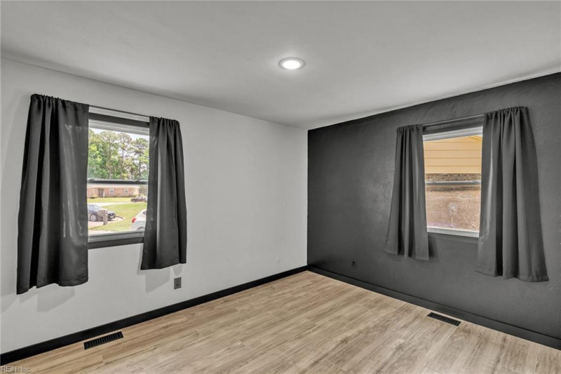 Photo 26 of 48 residential for sale in Portsmouth virginia