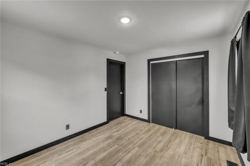 Photo 30 of 48 residential for sale in Portsmouth virginia
