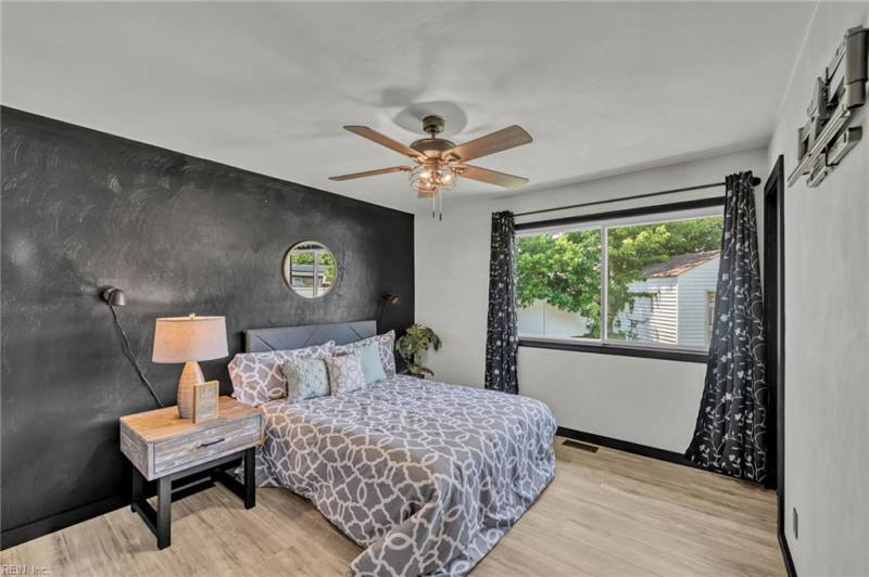 Photo 33 of 48 residential for sale in Portsmouth virginia