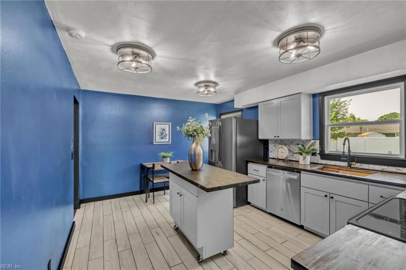 Photo 8 of 48 residential for sale in Portsmouth virginia