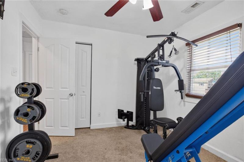 Photo 13 of 43 residential for sale in Hampton virginia
