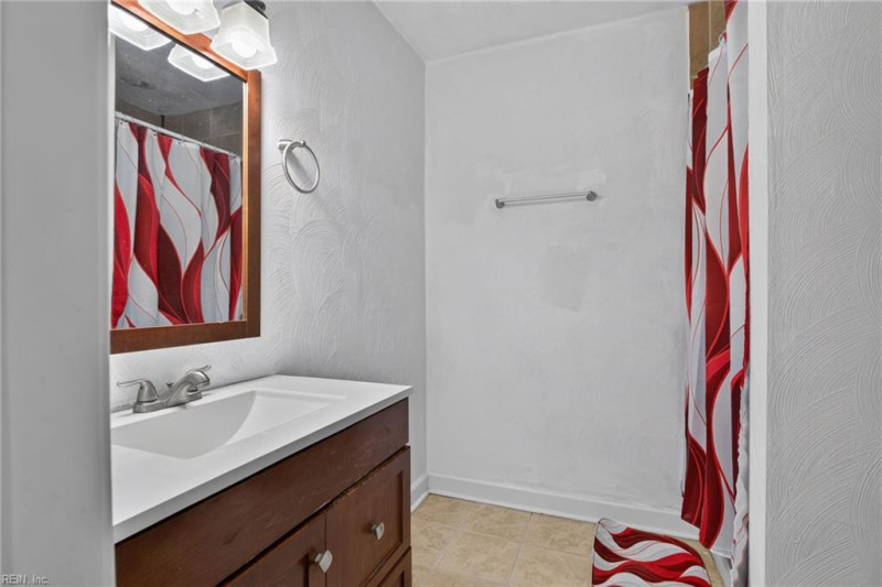 Photo 18 of 43 residential for sale in Hampton virginia