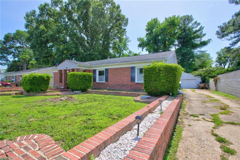 Photo 3 of 43 residential for sale in Hampton virginia