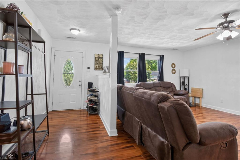 Photo 4 of 43 residential for sale in Hampton virginia