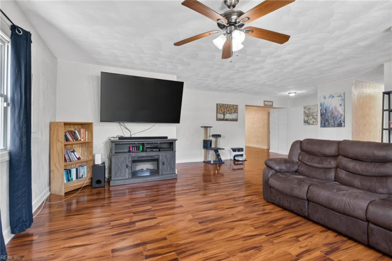 Photo 7 of 43 residential for sale in Hampton virginia