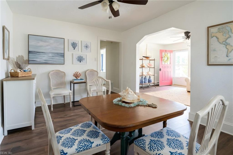 Photo 3 of 8 residential for sale in Chesapeake virginia