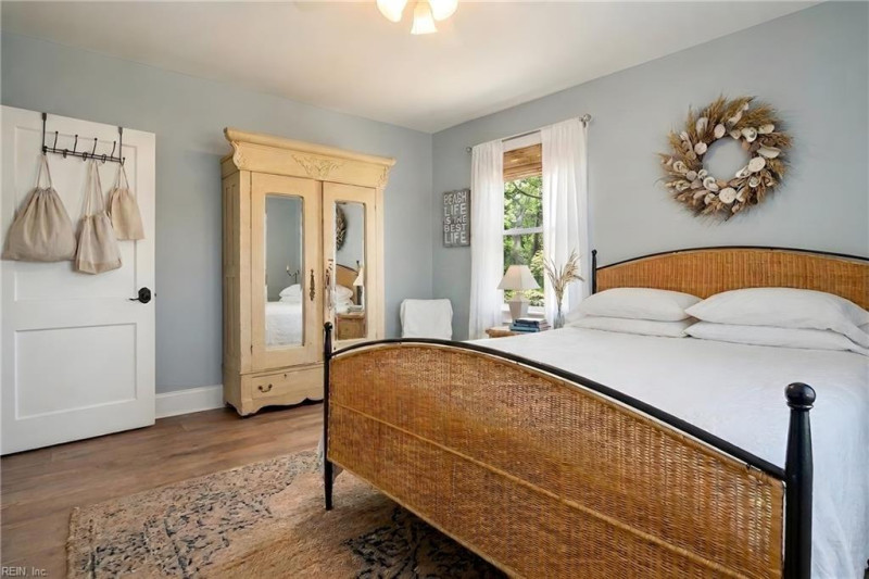 Photo 5 of 8 residential for sale in Chesapeake virginia