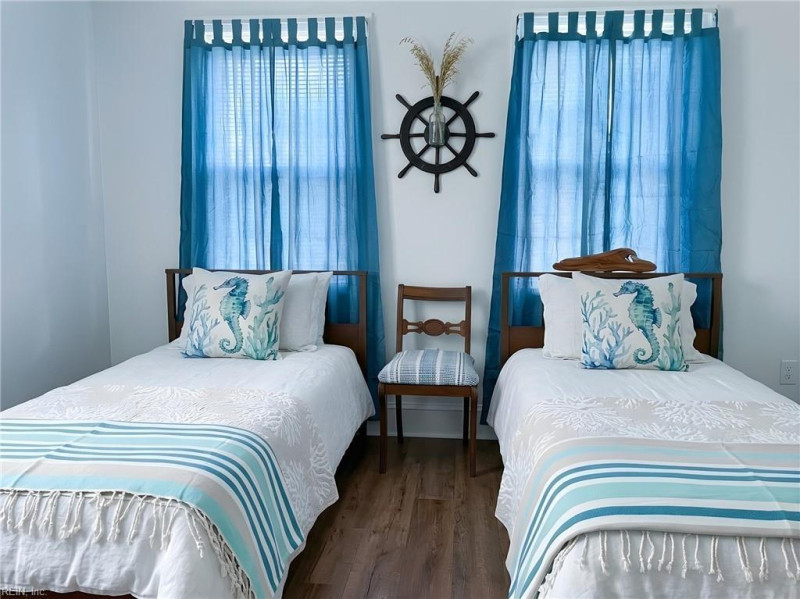Photo 6 of 8 residential for sale in Chesapeake virginia