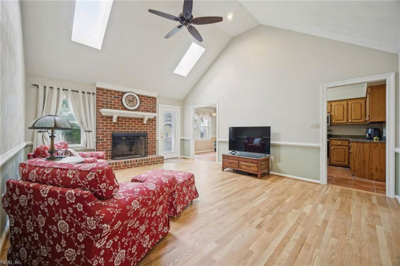 Photo 10 of 50 residential for sale in Chesapeake virginia