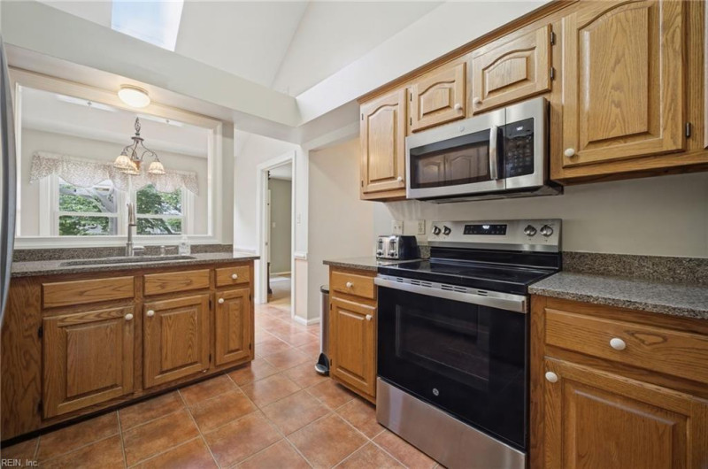 Photo 11 of 50 residential for sale in Chesapeake virginia