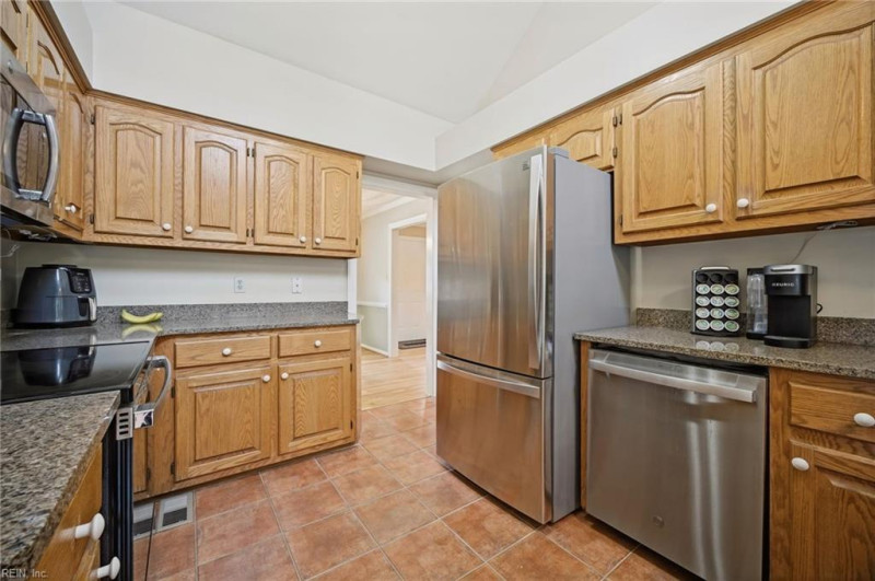 Photo 12 of 50 residential for sale in Chesapeake virginia