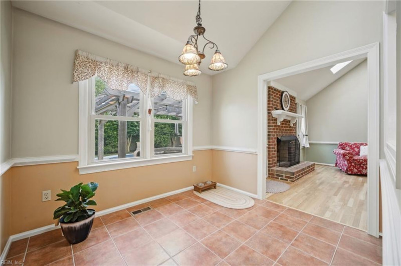 Photo 13 of 50 residential for sale in Chesapeake virginia