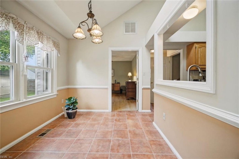 Photo 14 of 50 residential for sale in Chesapeake virginia