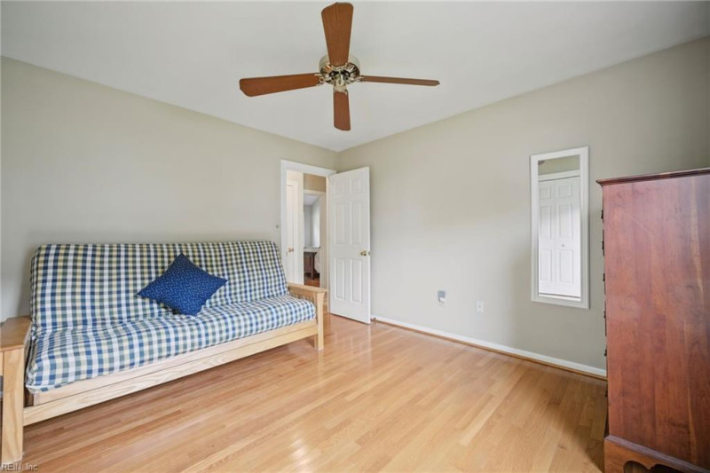 Photo 16 of 50 residential for sale in Chesapeake virginia