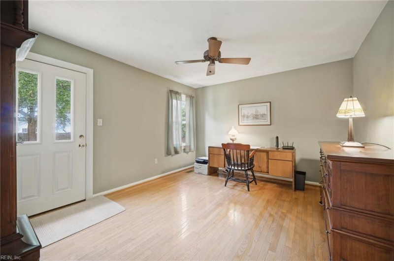 Photo 17 of 50 residential for sale in Chesapeake virginia