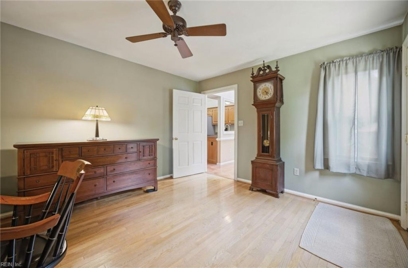 Photo 18 of 50 residential for sale in Chesapeake virginia