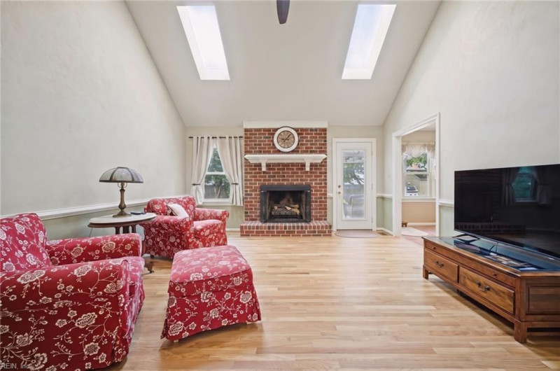 Photo 8 of 50 residential for sale in Chesapeake virginia